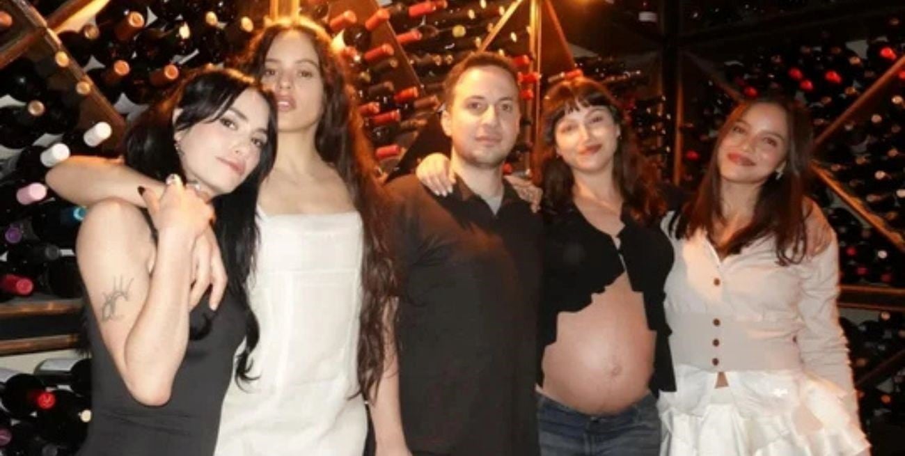 Charla, risas y copas: la salida de Rosalía con Lali Espósito, Emilia Mernes y Úrsula Corberó en Buenos Aires