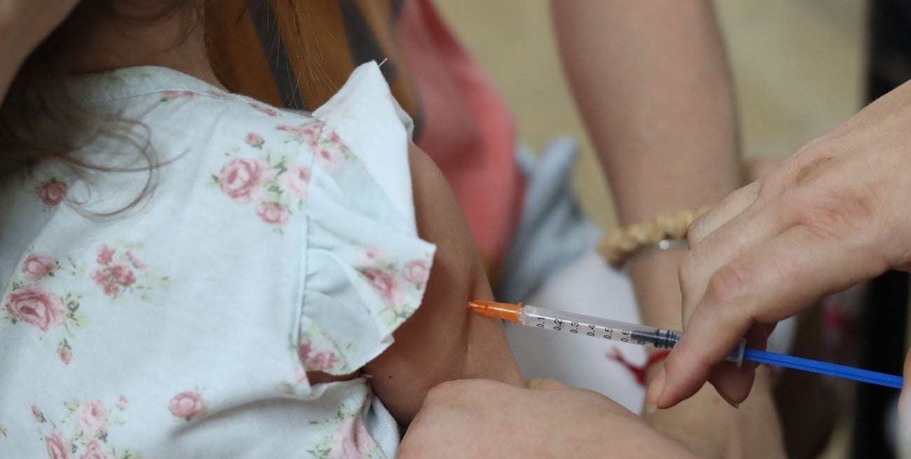 Sociedades científicas argentinas salieron a avalar la vacunación en todas las etapas de la vida
