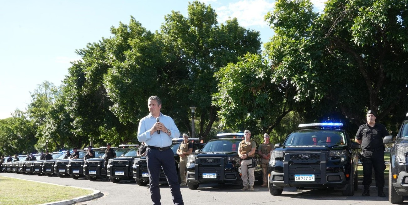 Provincia entregó 28 camionetas 0 km para el patrullaje en la ciudad de Santa Fe