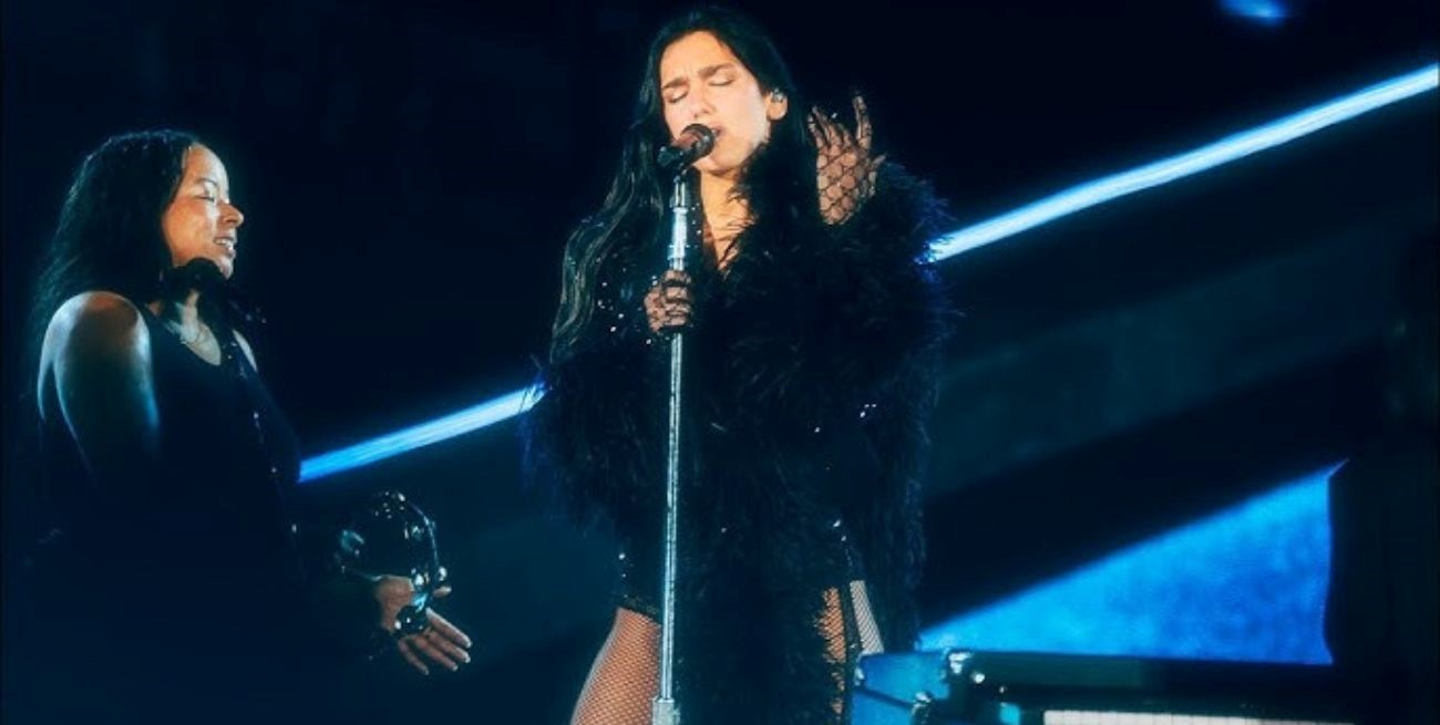 Dua Lipa emocionó al público mexicano con “Bésame Mucho”