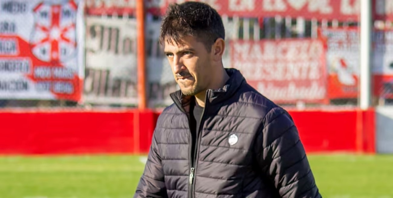 Conmoción en el fútbol argentino: murió Santiago Fredes, DT de Luján
