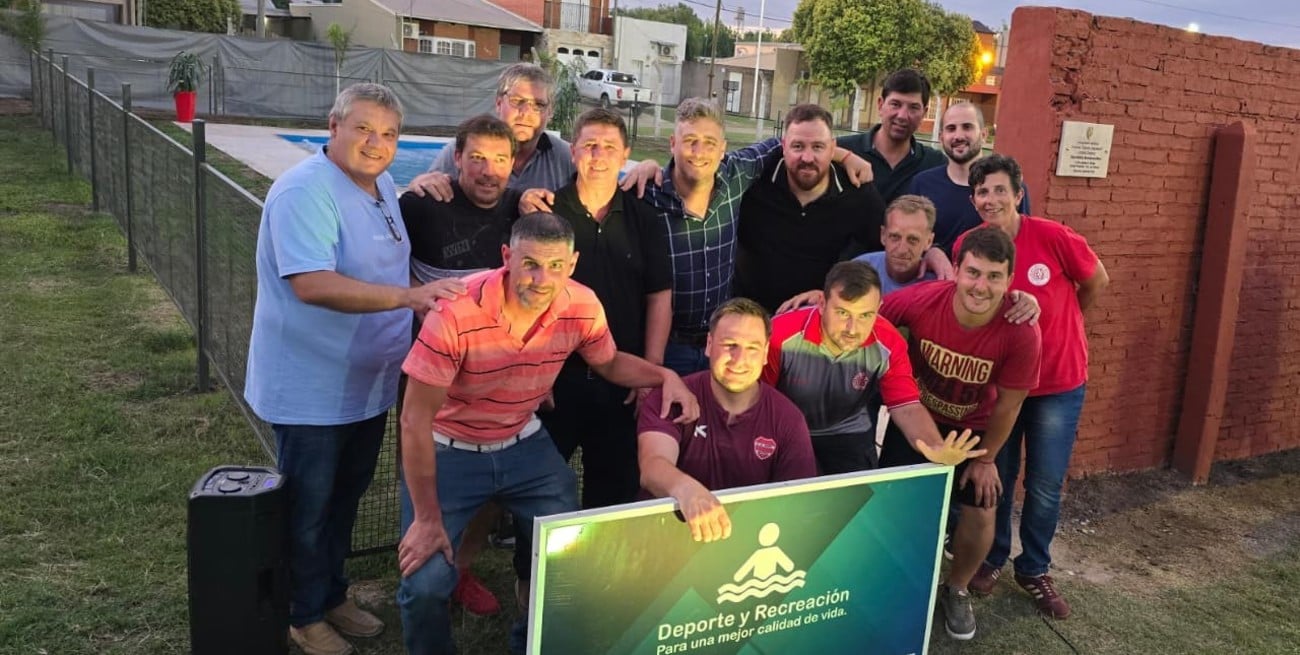 Pirola inauguró el natatorio número 16 del programa Deporte y Recreación en el Club Bartolomé Mitre de Esperanza