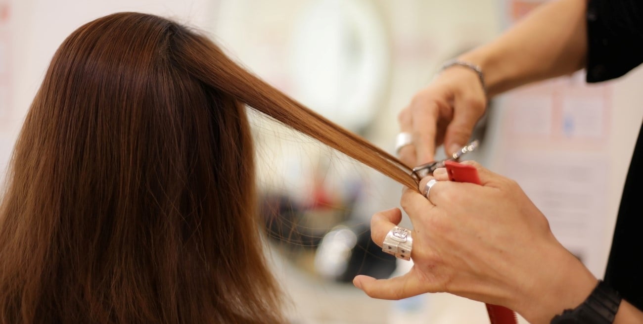 Qué días cortar tu pelo en diciembre 2025 según fases lunares