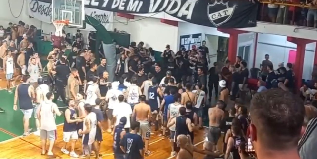 Caos en el cuadrangular final del básquet rosarino: golpes en dos primeros partidos