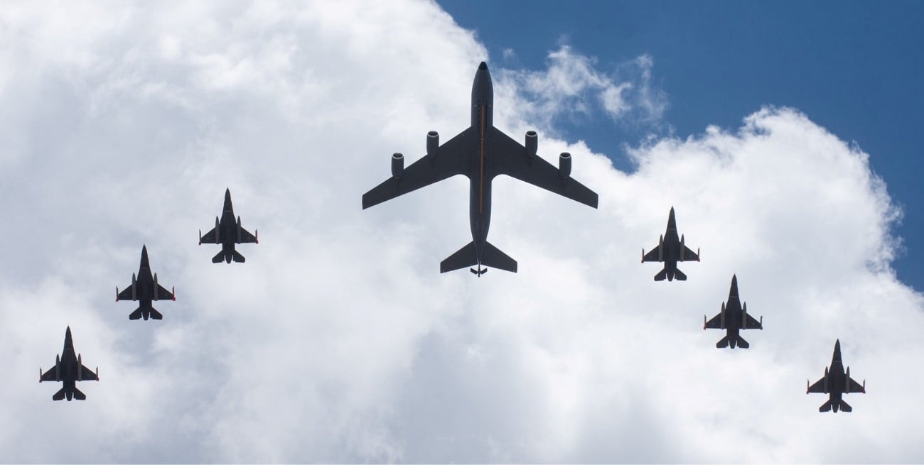 Así fue el despliegue de los aviones F-16 argentinos este sábado sobre Buenos Aires