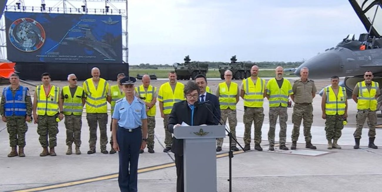 Milei encabezó el acto por la llegada de los primeros aviones F-16 al país