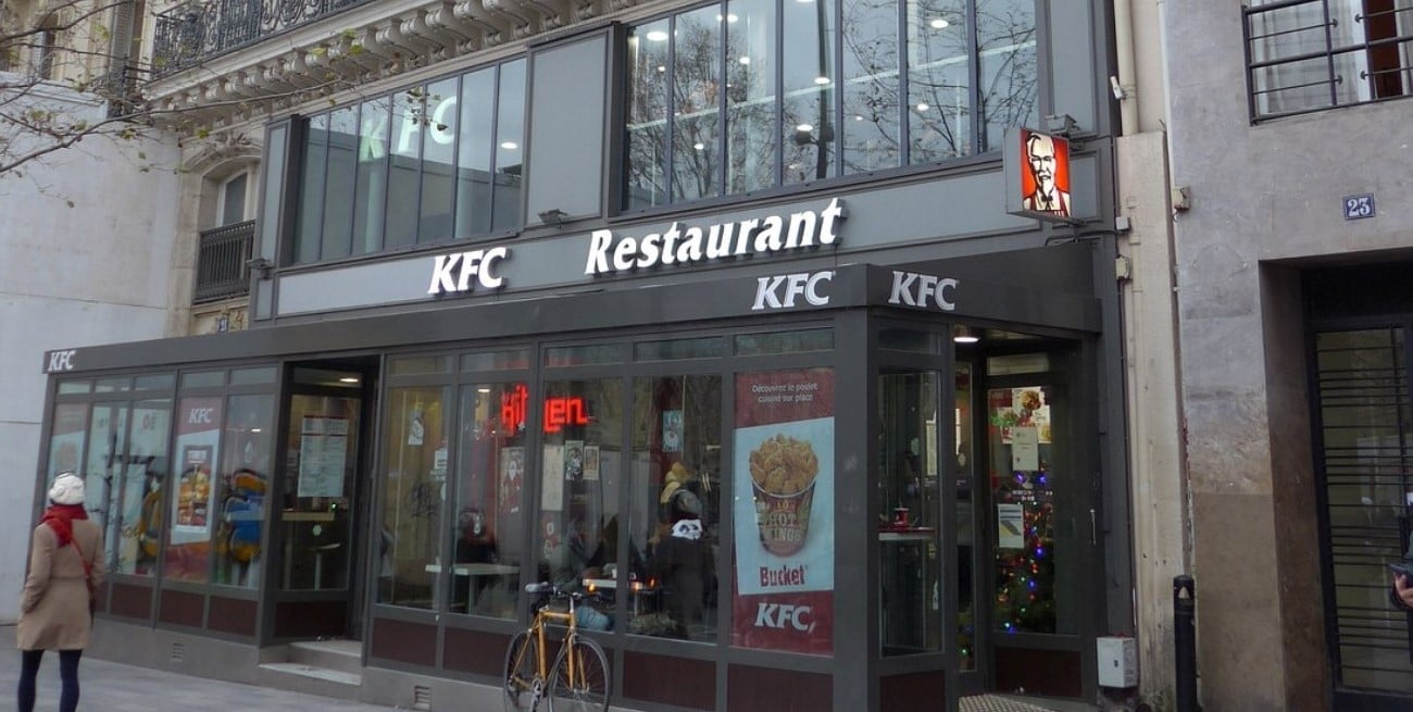 París: cuatro hombres violaron a una nena de 13 años en un baño