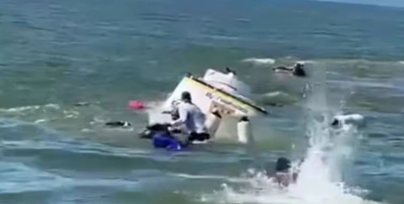 Colombia: una niña y una mujer murieron tras el hundimiento de una lancha en el golfo de Urabá