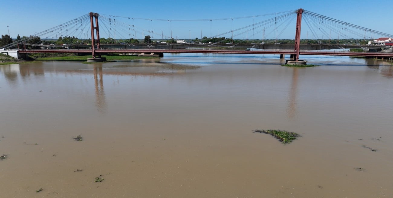 El río Paraná se estabiliza en Santa Fe en aguas medias bajas