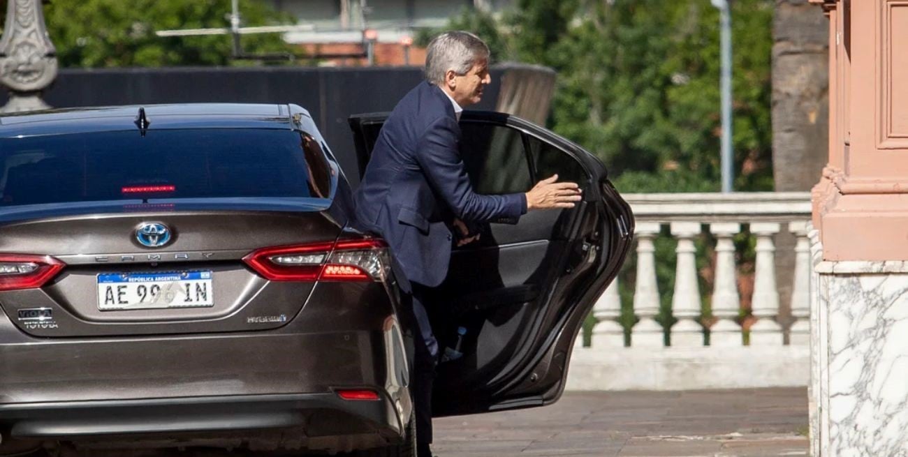 Caputo vuelve al mercado y el dólar se estabiliza: qué pasará esta semana