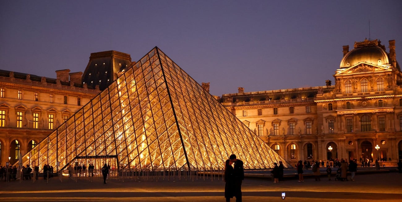 Fuga de agua dañó centenares de antigüedades egipcias del Museo del Louvre