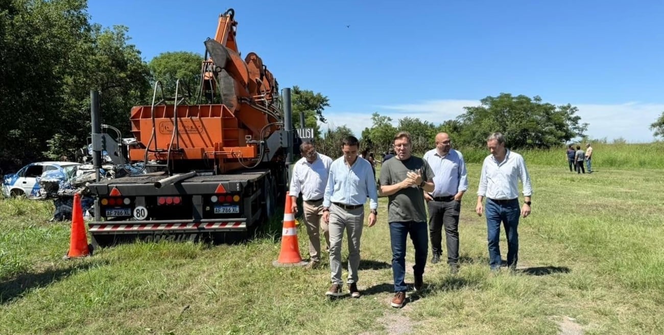 Provincia comenzó a compactar vehículos en el depósito policial del departamento San Justo