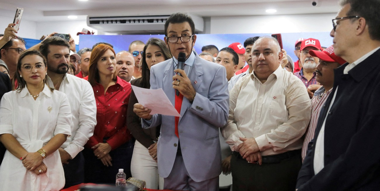 Nasralla pide un escrutinio “acta por acta” y acusa un fraude en favor de Asfura