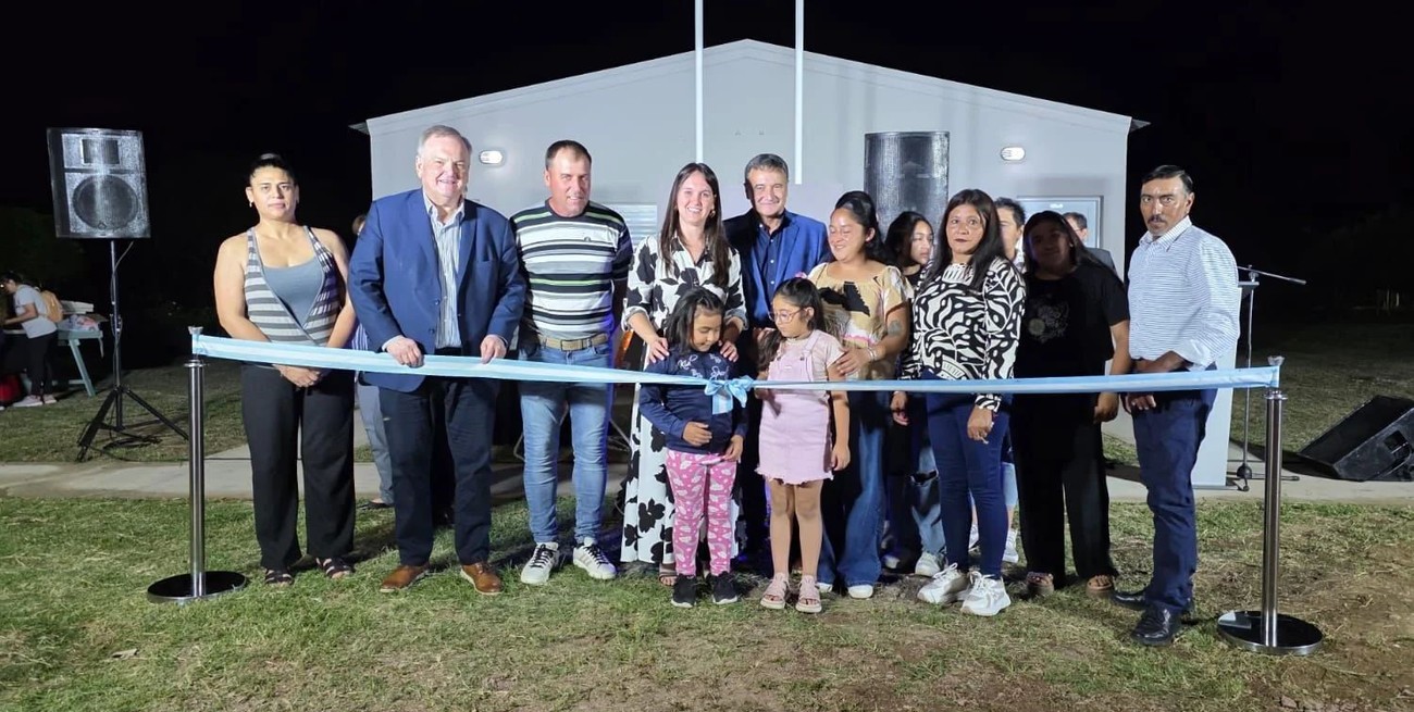 Ambrosetti inaugura las primeras viviendas del programa comunal "Mi Tierra, Mi Hogar"