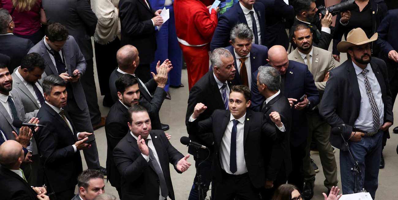 Media sanción en Brasil a una ley que reduce la pena de Jair Bolsonaro