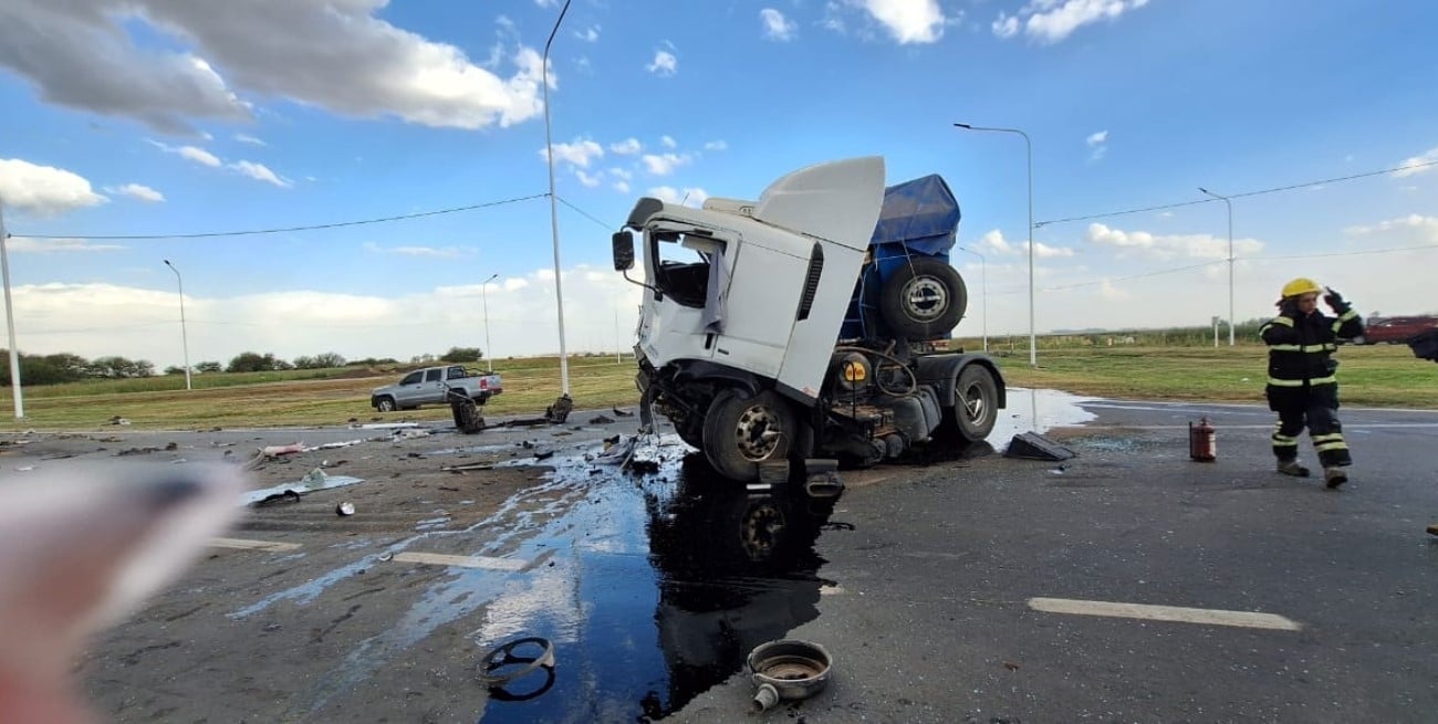 Accidente entre camiones generó un importante operativo en la ruta 90