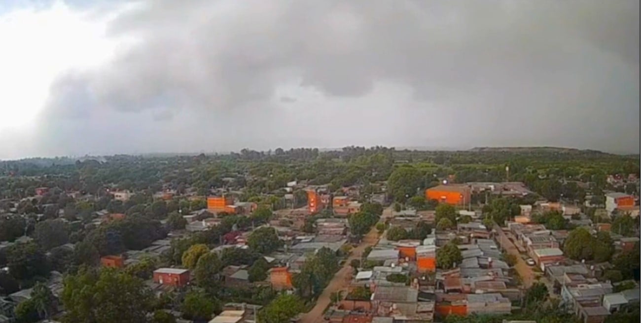 Video: así avanzó la tormenta sobre barrio Los Troncos