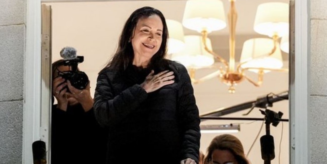 María Corina Machado reapareció y cantó el himno con sus seguidores