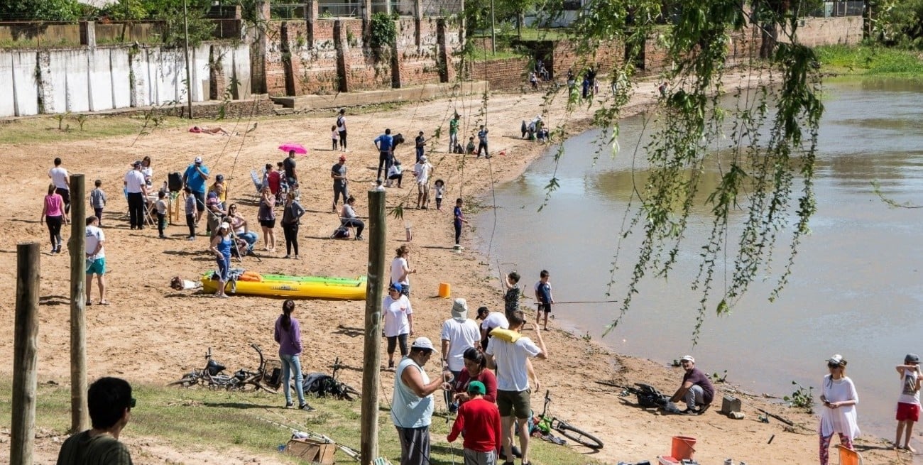 Este verano Rincón impulsa el acceso al humedal con salidas gratuitas en kayak por el Ubajay