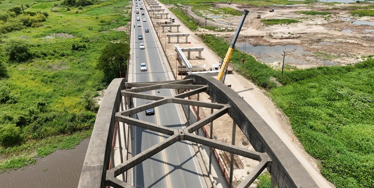El Puente Carretero se encuentra cortado hace más de 4 horas