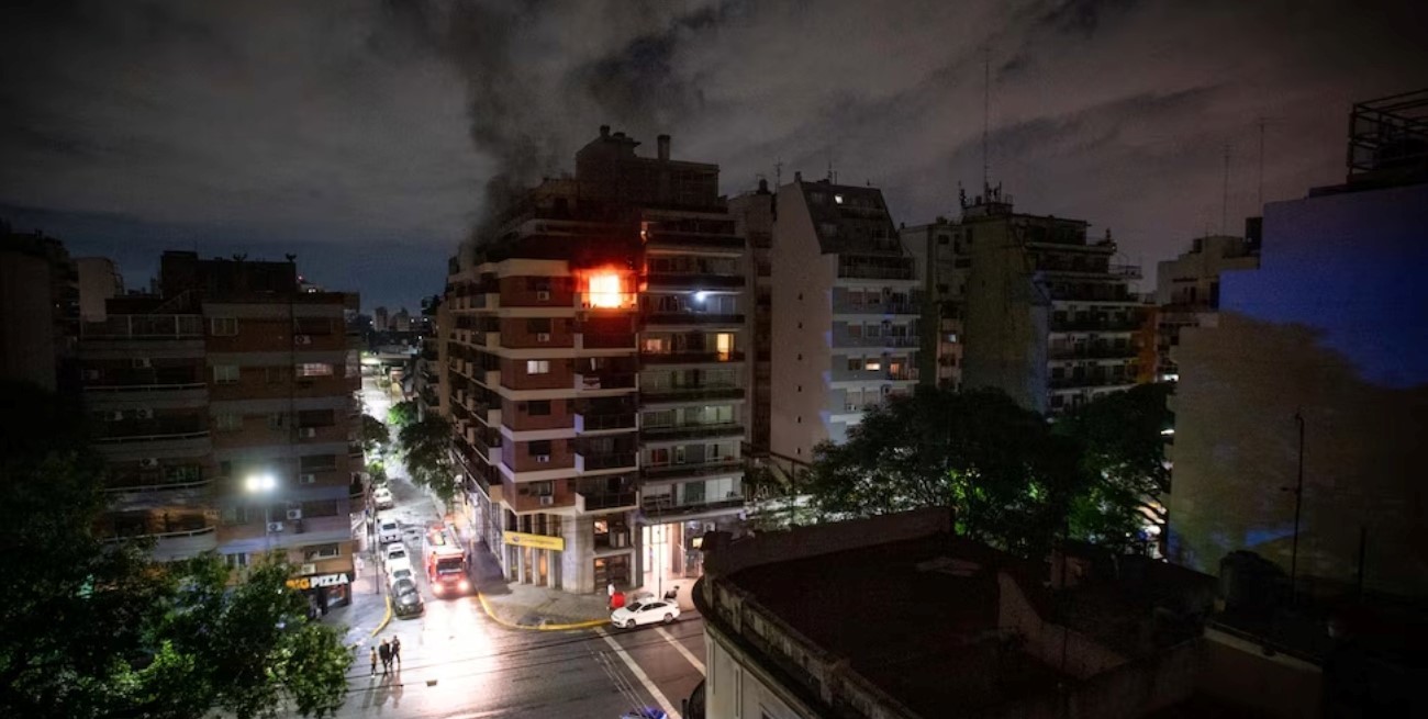 Incendio en un edificio de Caballito: tres personas fueron asistidas 