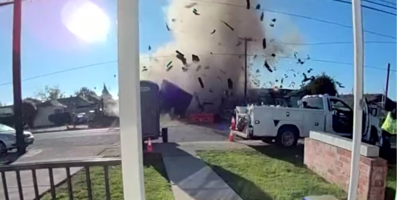 Una explosión de gas destruyó casas y dejó seis heridos en un barrio de California