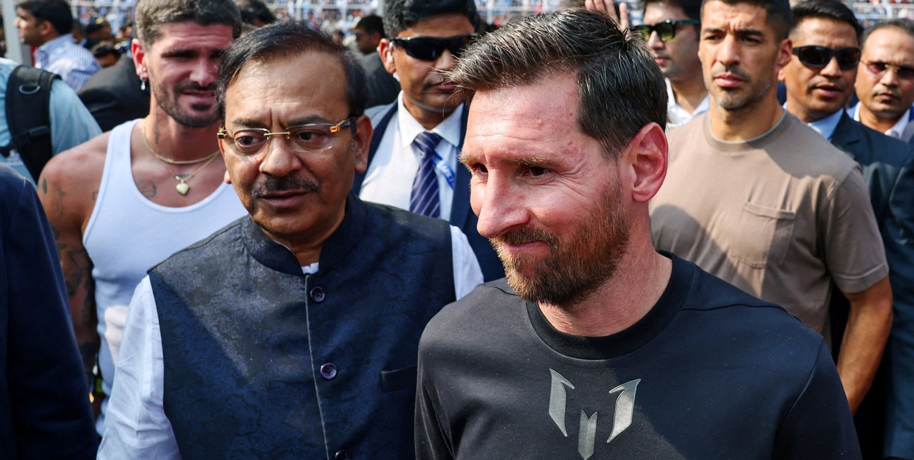 Video: la visita de Messi a India desató incidentes y terminó en escándalo