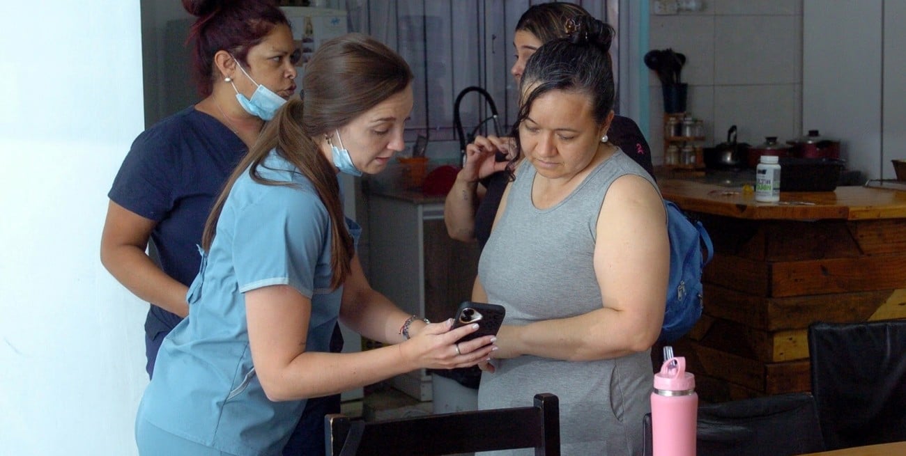 Treinta vidas acompañadas en casa: el cuidado domiciliario que humaniza la salud en Santa Fe