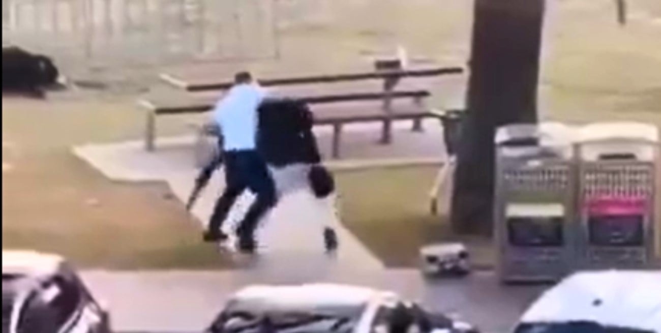 Video: un civil desarmó a uno de los atacantes en el tiroteo terrorista en Australia