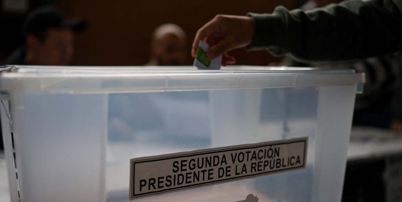 Balotaje en Chile: mano a mano entre los candidatos Kast y Jara