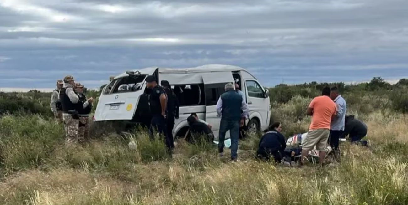 Volcó una fulgoneta, hay 14 heridos, entre ellos un menor en grave estado