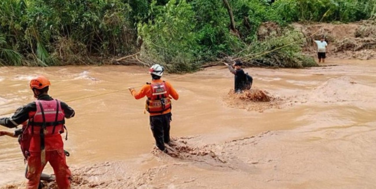 Bolivia: intensificaron la búsqueda de desaparecidos tras el desborde del río Piraí