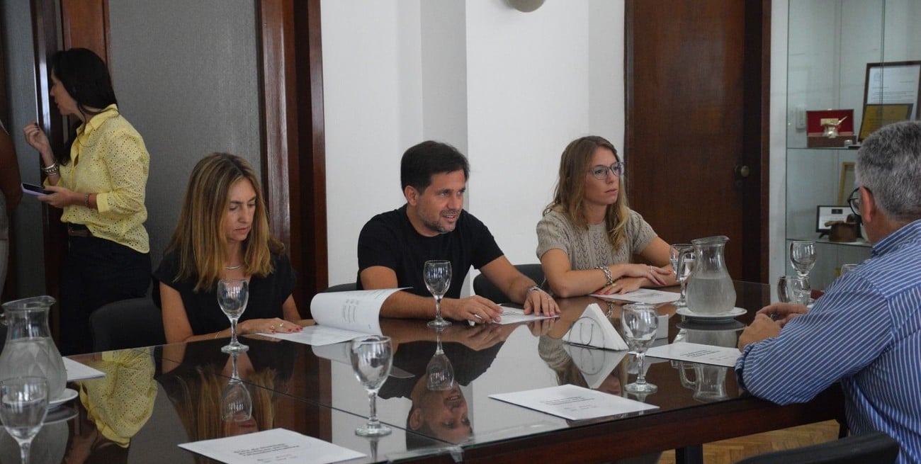 Simoniello participó de la presentación de la guía local: "Tener información a disposición es clave para acompañar a los inquilinos"