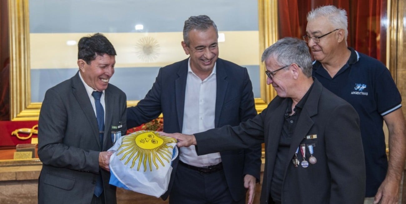 Ex combatientes llevarán la bandera del Monumento a la Bandera a la cima del Aconcagua