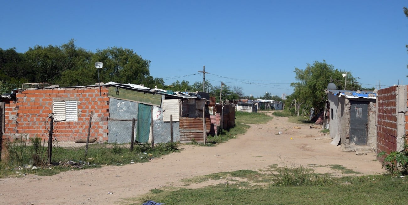 Murió el hombre hallado con un golpe en la cabeza en el asentamiento de barrio El Pozo
