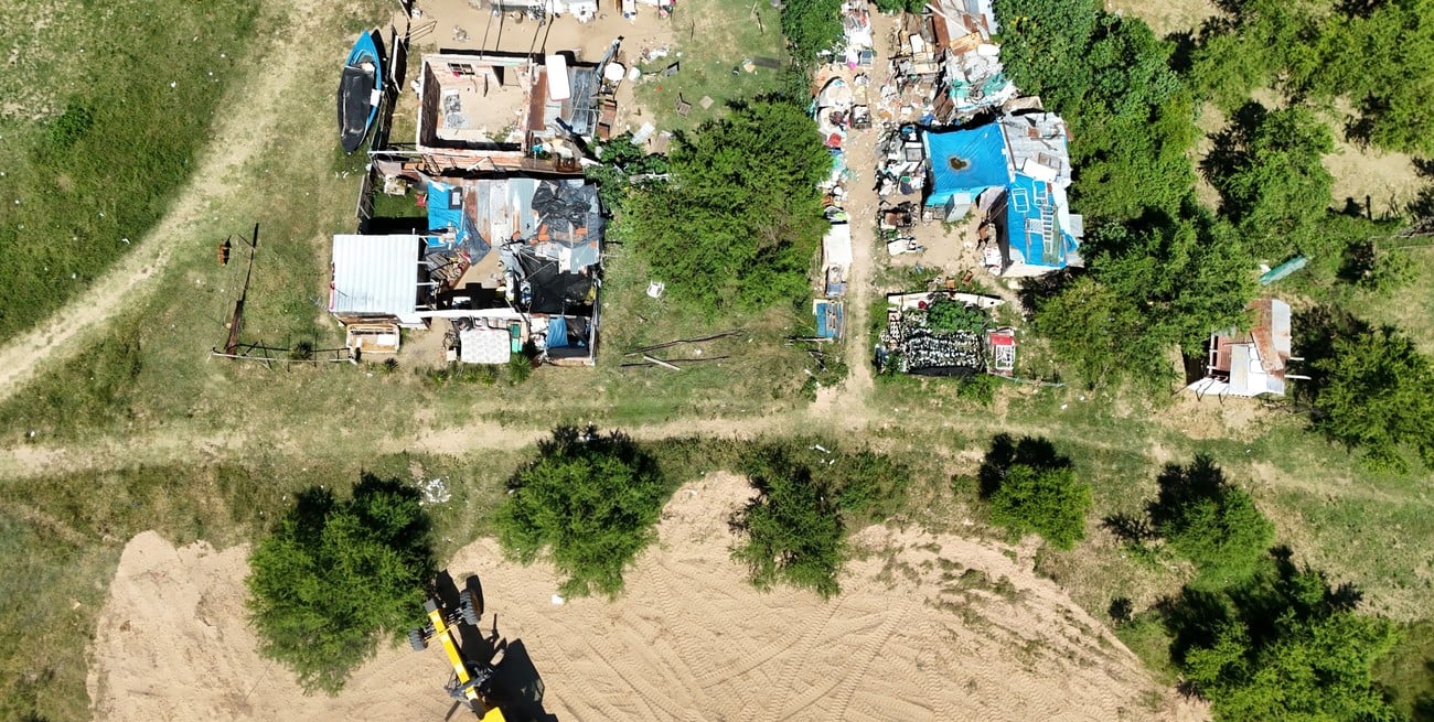 Preocupa al vecindario la consolidación del asentamiento sobre la playa Los Alisos de B° El Pozo