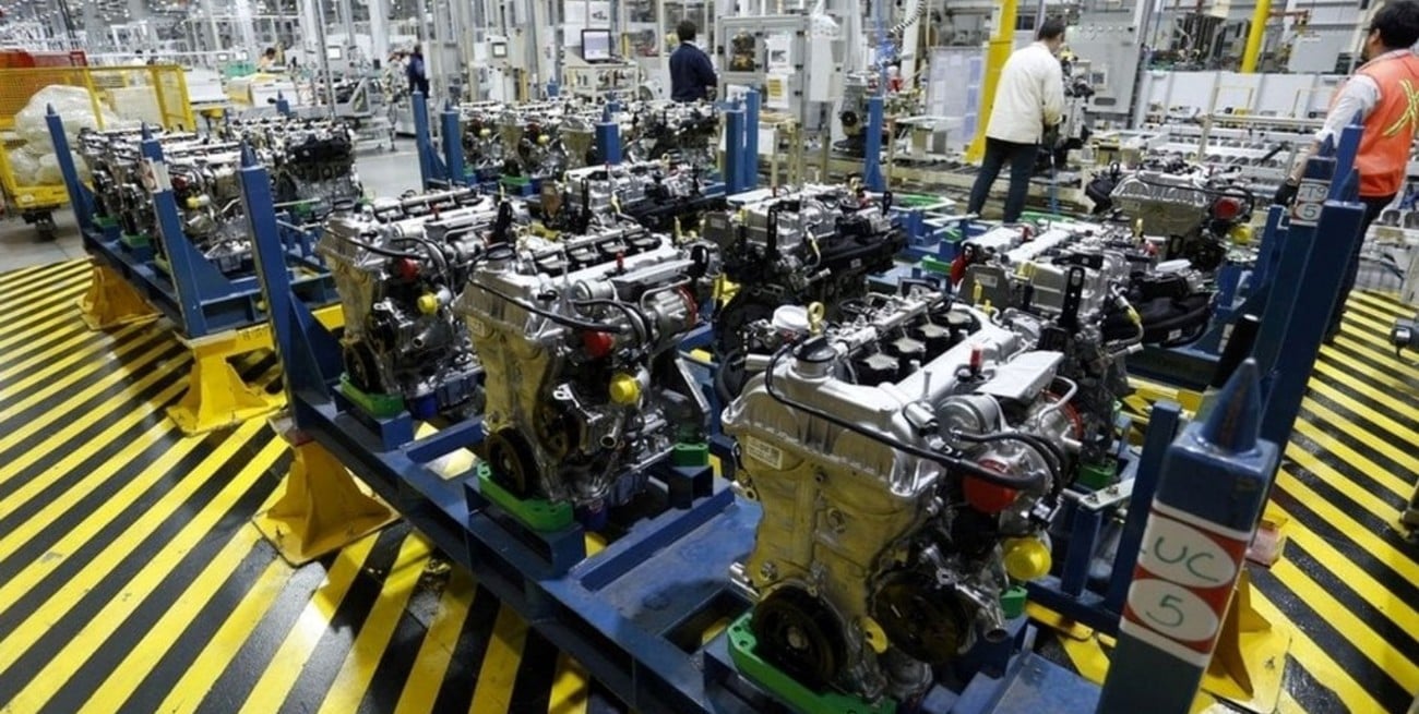 La industria volvió a caer en noviembre y está 10 puntos por debajo que en la postpandemia