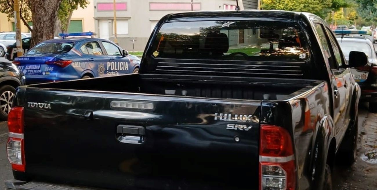 Una pelea de pareja en casa, un pedido de auxilio y dos pistolas en la camioneta