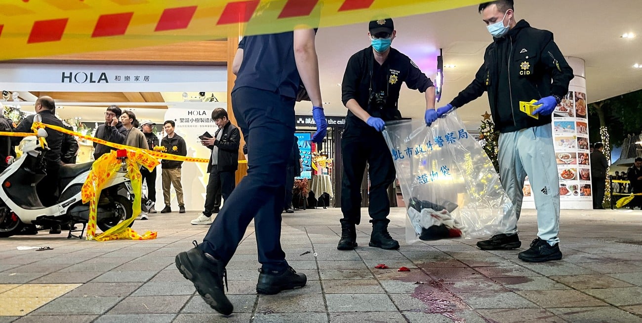 Ataques en el metro de Taipéi: tres muertos y once heridos en una jornada de terror