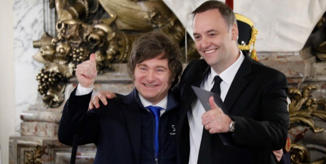 Adorni destacó la baja de la pobreza y el Riesgo País en el resumen semanal del Gobierno