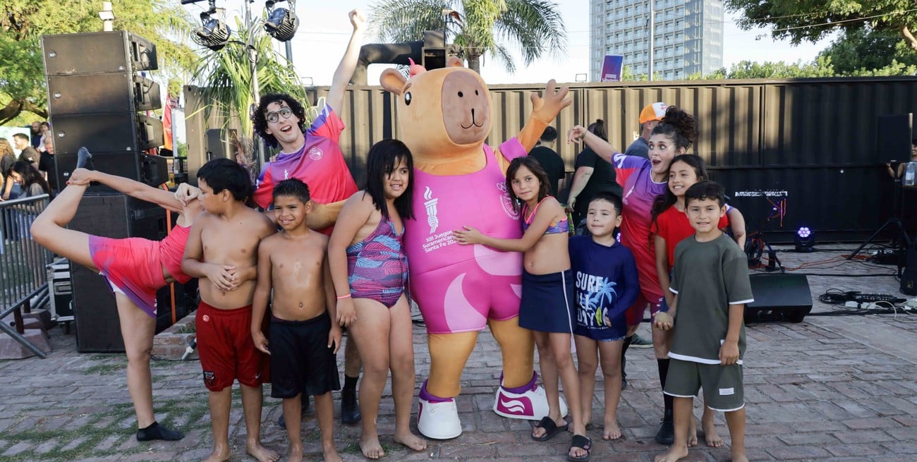 Capi, un carpincho suelto por las playas de Santa Fe