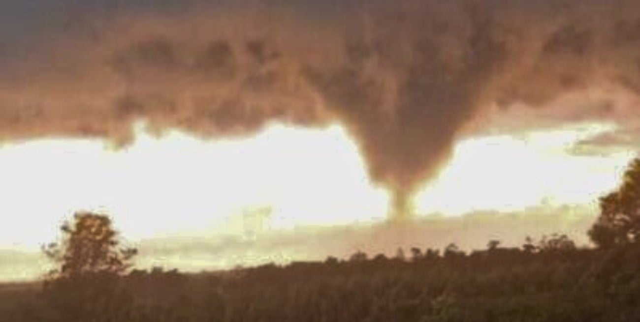 En Paraguay, reportan la formación de un posible tornado 