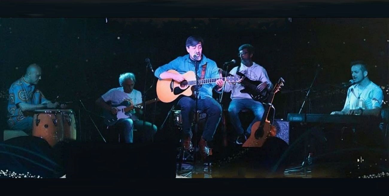 Mario Ruiz y Los Navegantes de la Luna lanzan "Bitácora"