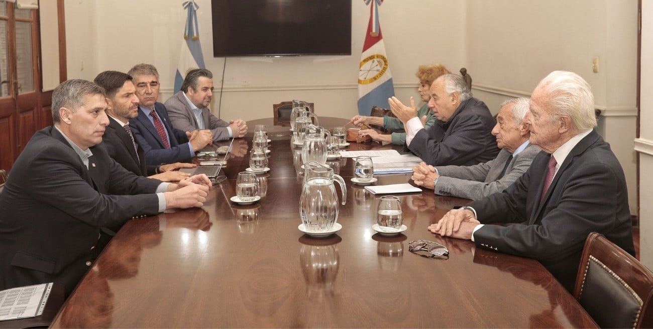 Cena de camaradería entre Pullaro y la Corte Suprema de Justicia de Santa Fe