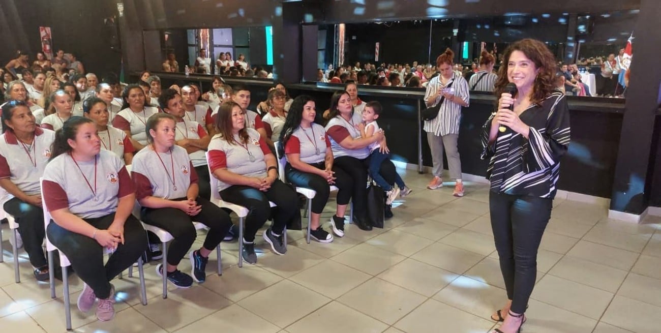 La Escuela Nocturna N° 2555 celebró su acto de egresados con fuerte mensaje de inclusión