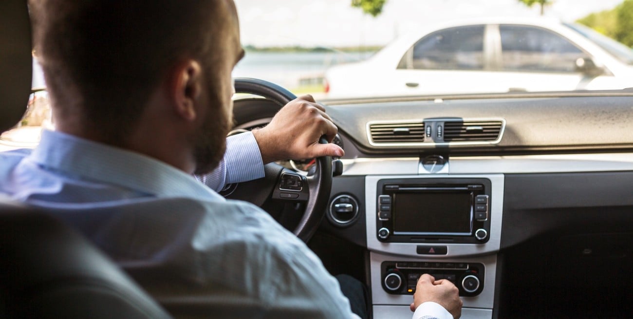 Con la normativa laboral vigente, el empleo formal retrocede y sólo crecen los monotributistas y la informalidad