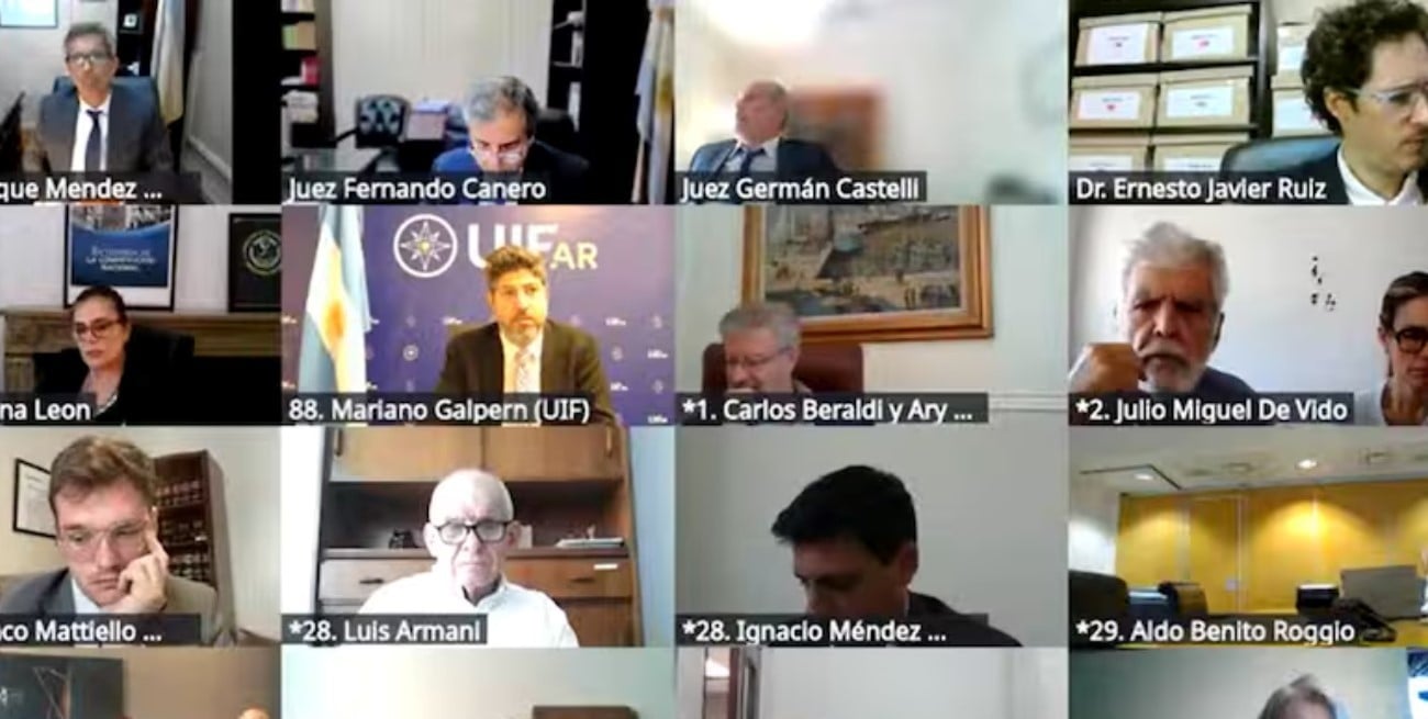 Con Cristina Kirchner internada, continuó el juicio por la causa Cuadernos