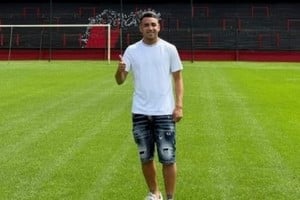 Matías Godoy, el día que arribó a Santa Fe para firmar en Colón.