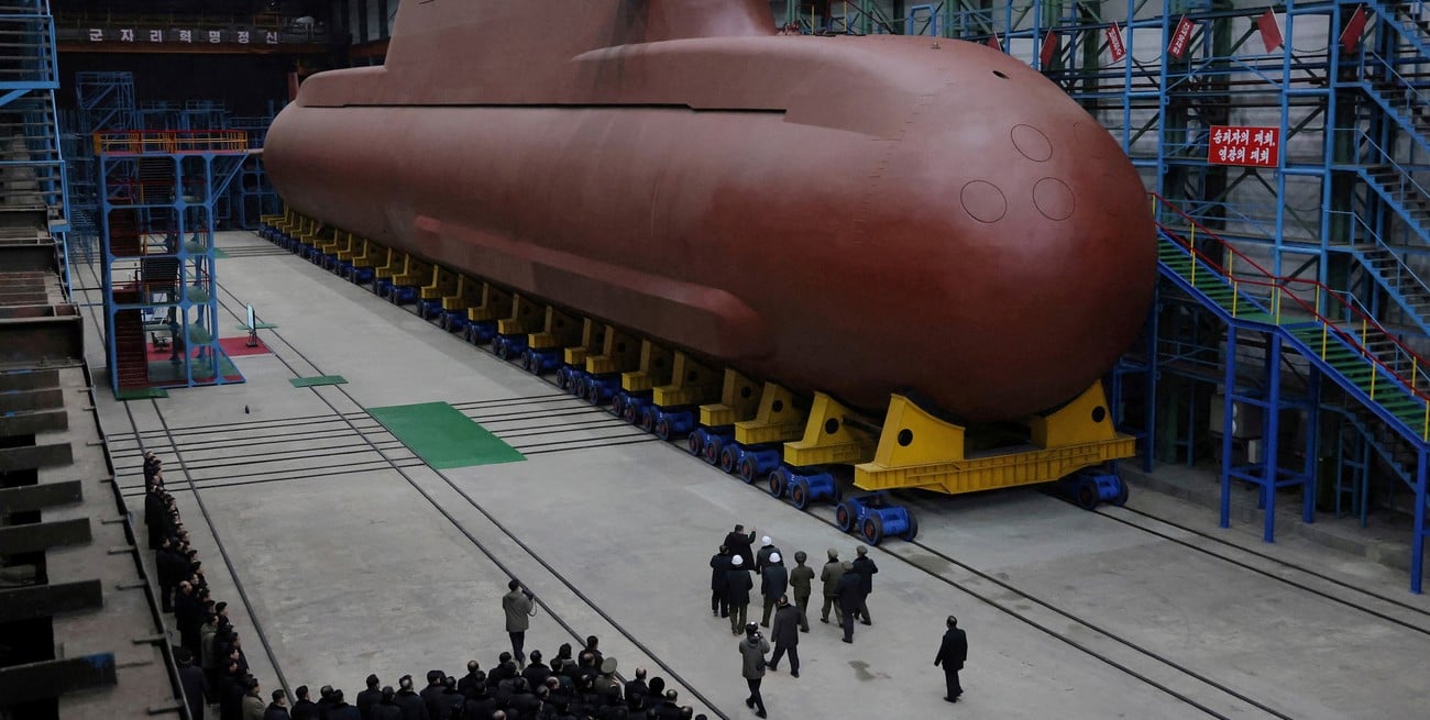 Kim Jong-un visitó una fábrica de submarinos nucleares y recibió un mensaje de Putin