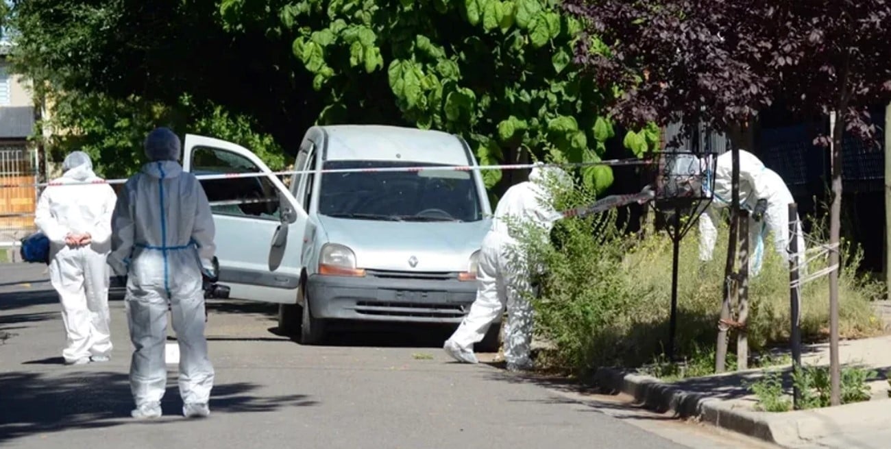 Neuquén: encontraron muerta a una mujer en una camioneta y sospechan un femicidio